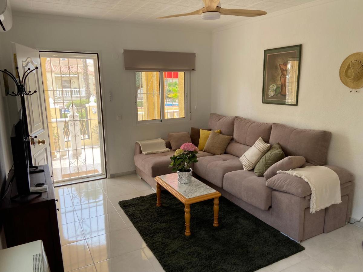 Casa Lily Urb La Marina Ferienhaus