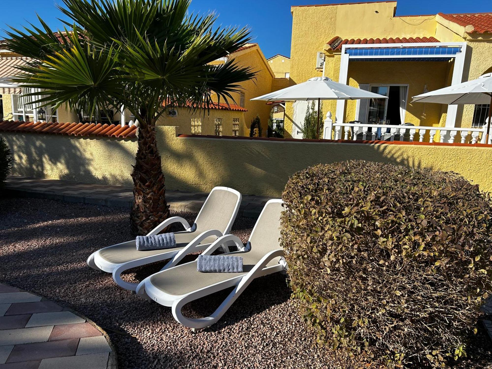 Casa Lily Urb La Marina Vakantiehuis