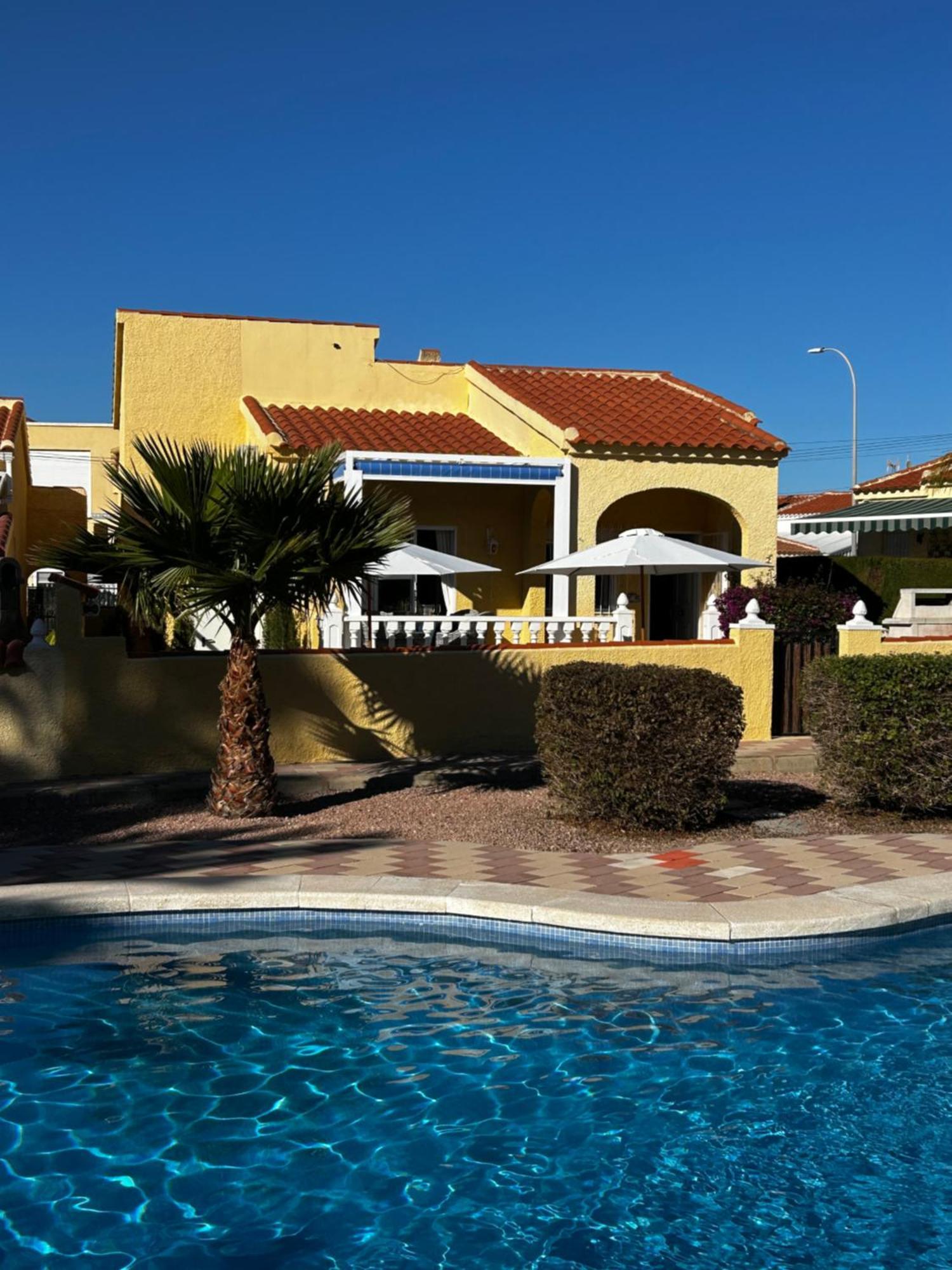 Casa Lily Urb La Marina Vakantiehuis *